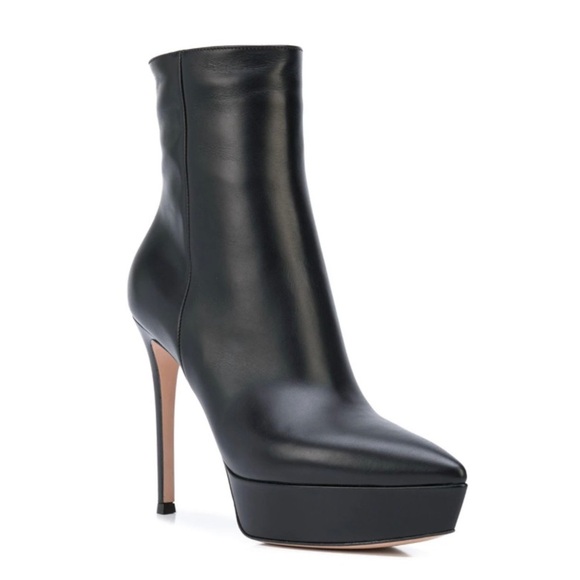 Gianvito Rossi
Dasha 115mm platform booties - Picture 2 of 14